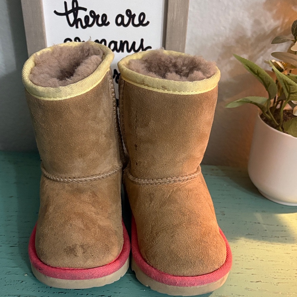 Tan and Pink Suede Ugg Boots  SZ 7 baby box 141